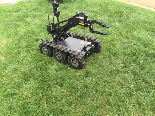 Το ρομπότ Eod διάθεσης εκρηκτικού πυροβολικού με την έλξη ελεύθερη βοηθά